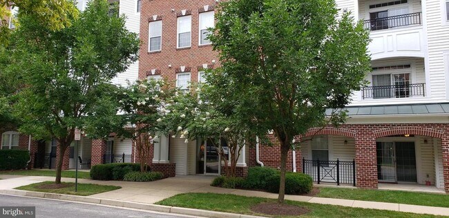 Building Photo - 5800 Clipper Ln