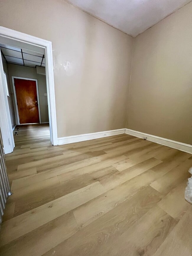Building Photo - Spacious 3-Bedroom Townhome in Port Richmo...