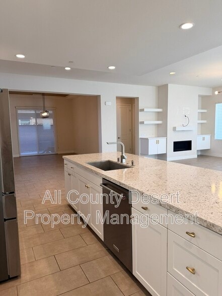 Building Photo - 74565 Tesla Dr