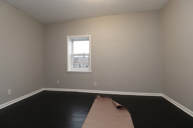 Building Photo - 266 E Cass St