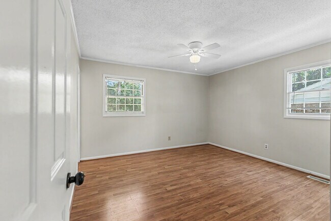 Building Photo - 124 Carolina Cir