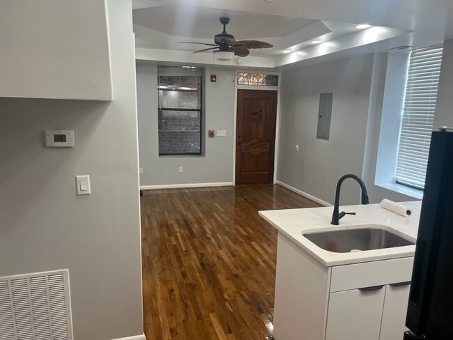 Building Photo - 802 Central Ave