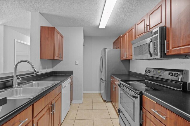 Building Photo - 9481 Highland Oak Dr