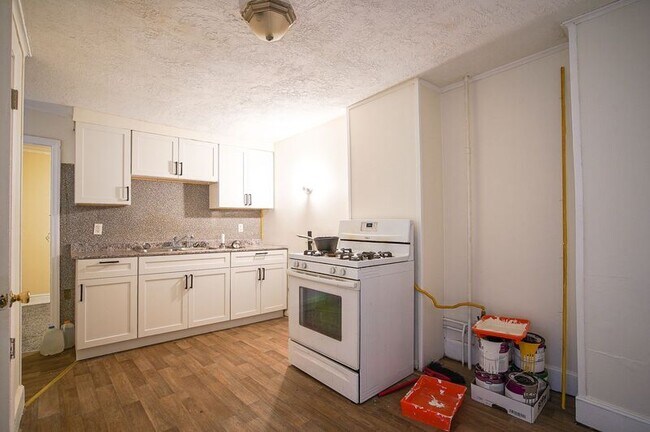 Building Photo - 32 Joy St