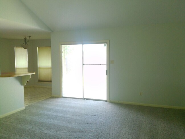 Building Photo - 2614 Camargo Dr