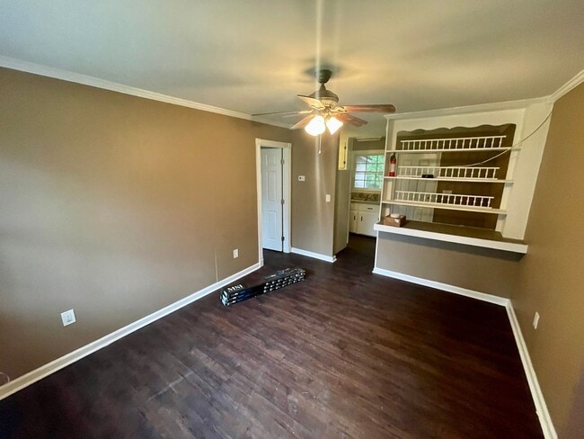 Building Photo - 8842 Deerwood Dr