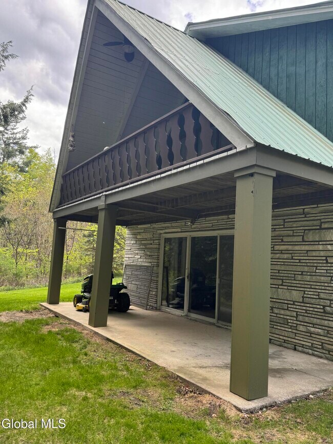 Building Photo - 5 Hemlock Cir