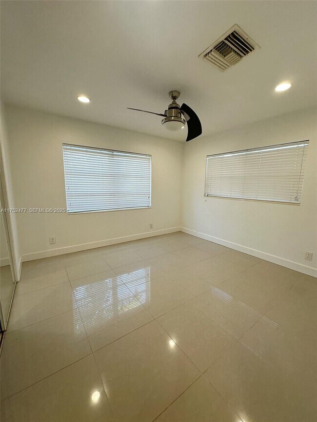 Building Photo - 317 Hendricks Isle