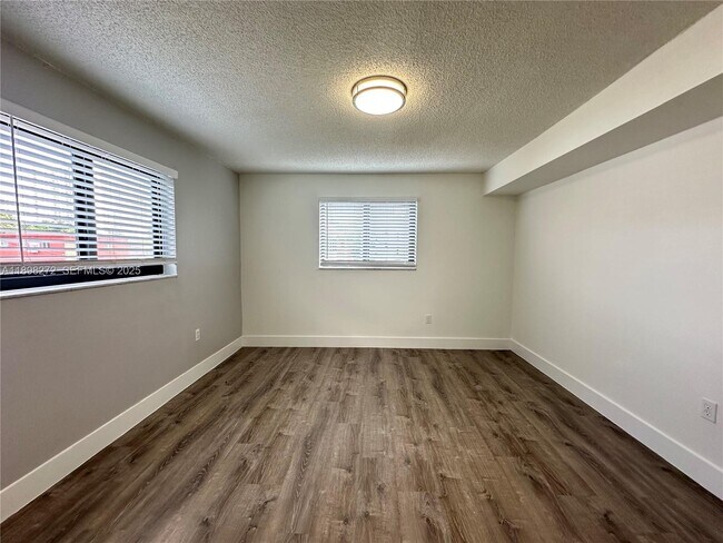 Building Photo - 529 SW 4th St