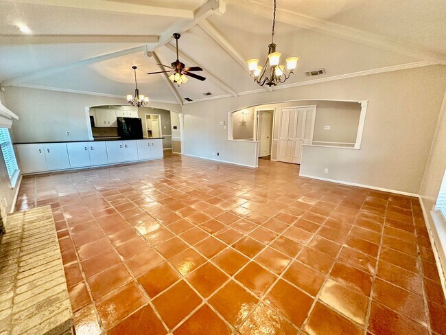 Building Photo - July Move-In Special - Fabulous 4/2 single...