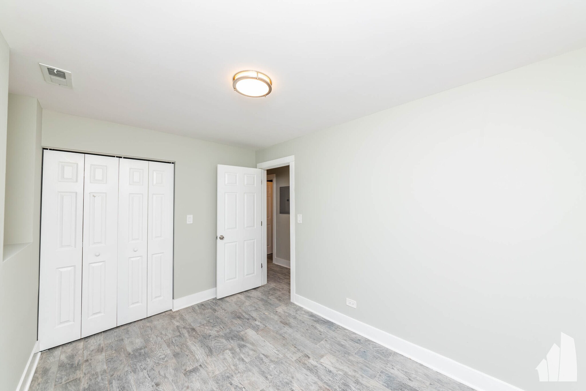 Building Photo - 2437 N Ashland Ave