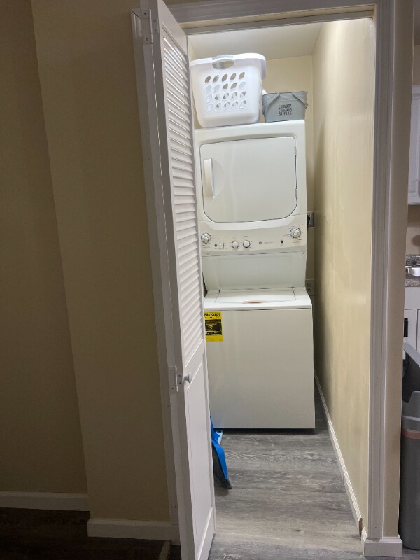 Building Photo - 2890 Parkwood Rd