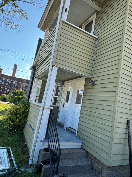 Building Photo - 63 Woodlawn St