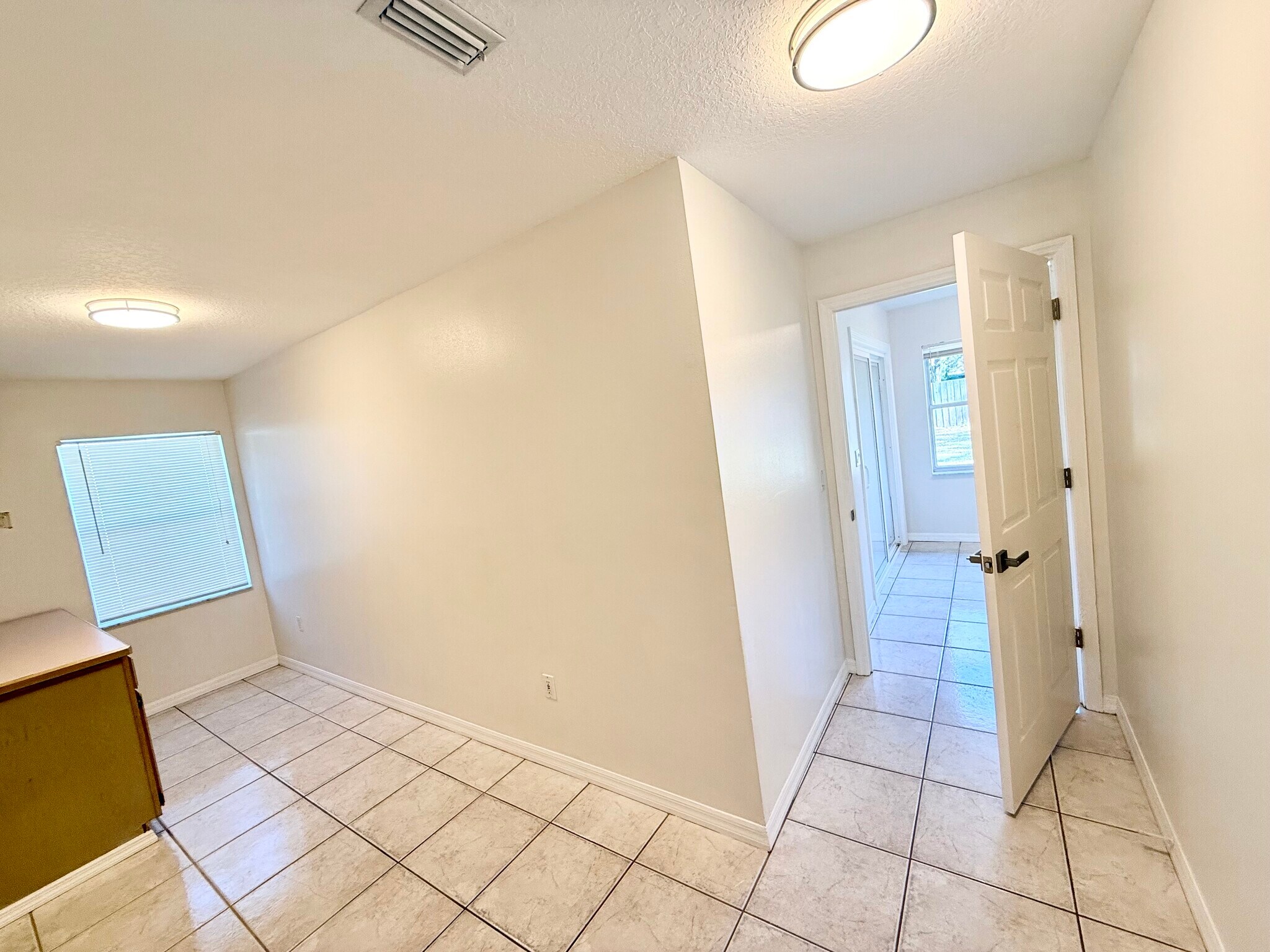 Building Photo - 40 Brunett Ln