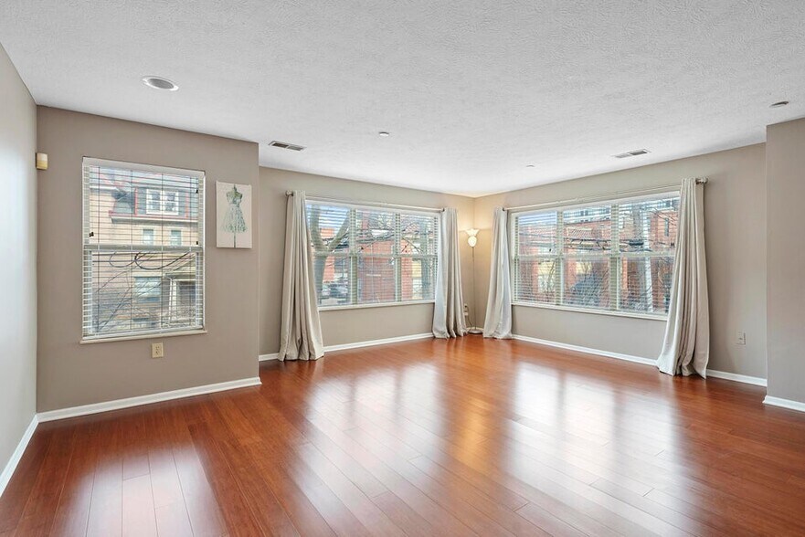 Building Photo - 35 Buttles Ave