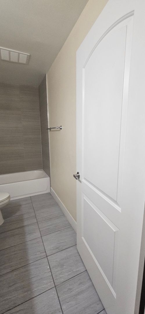 Building Photo - 85(1631)