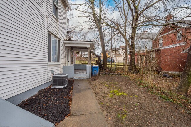 Building Photo - Stunning 2 bedroom home in Homestead available September 1!