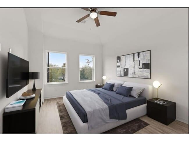 Building Photo - 3233 Real St