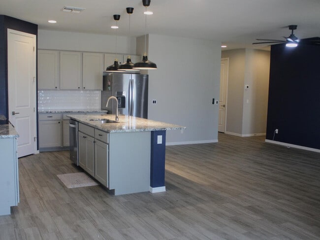 Building Photo - 35966 W Santa Monica Ave