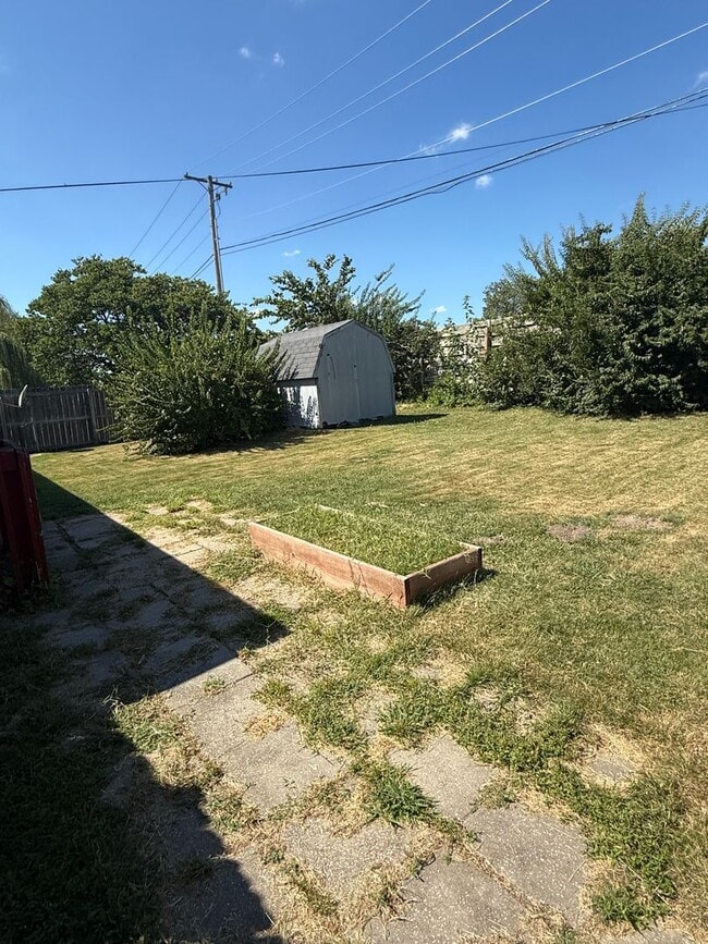 Building Photo - 1309 W London Dr