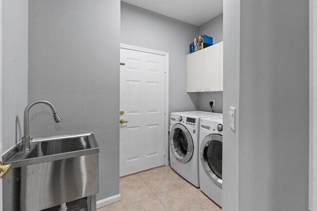 Building Photo - 2253 Balsan Way