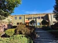 Building Photo - Charming 1 bed, 1 bath unit, with all of i...