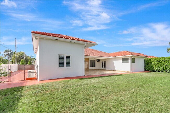 Building Photo - 3191 SW 133rd Ct