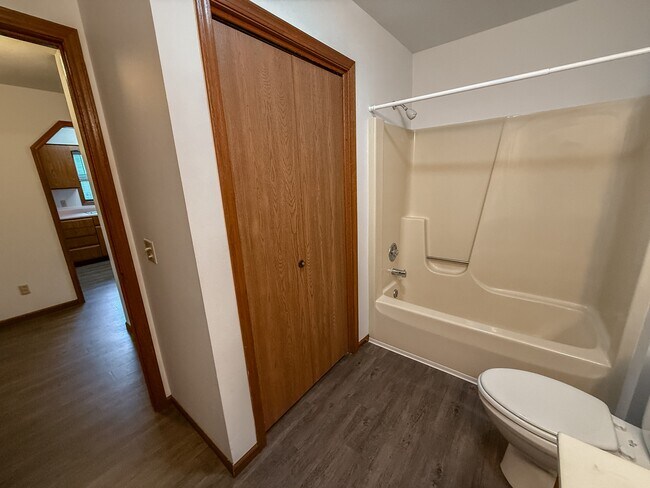 Building Photo - 653 Galena Ct
