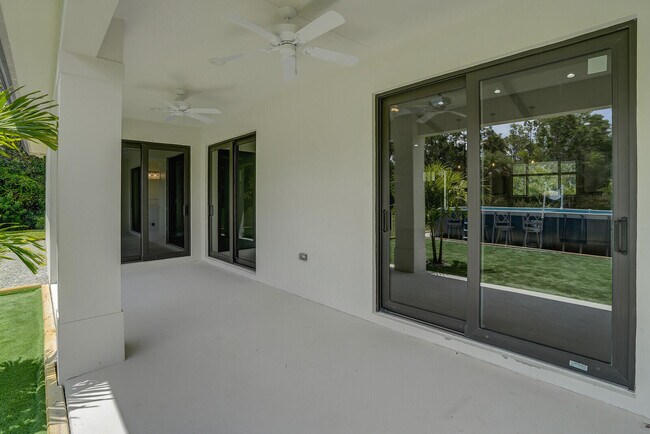 Building Photo - 9420 165th Pl N