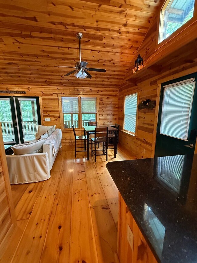 Building Photo - Laurel Oak Cabin