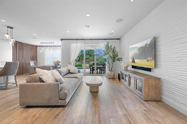 Building Photo - 1465 Bursera Ter