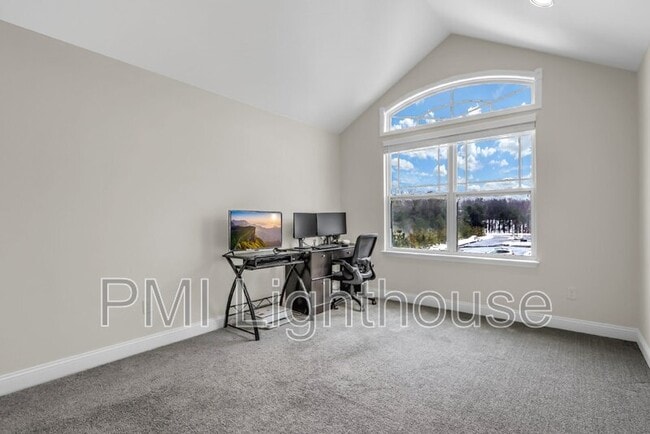 Building Photo - 25 Willow Dr