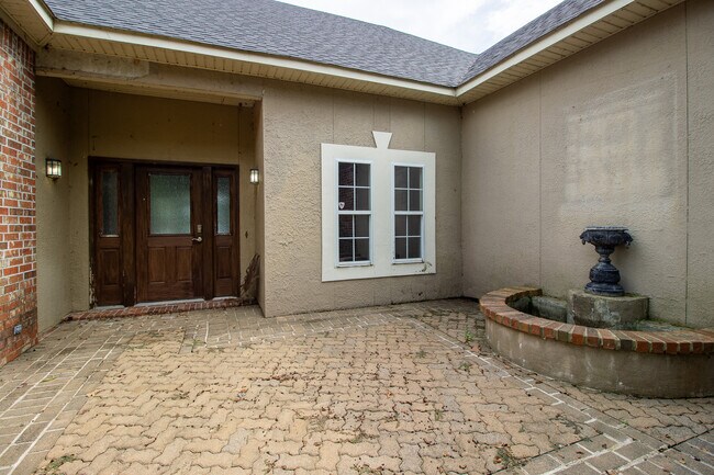 Building Photo - 108 Blue Heron Point
