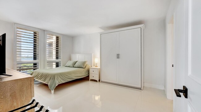 Building Photo - 5380 N Ocean Dr