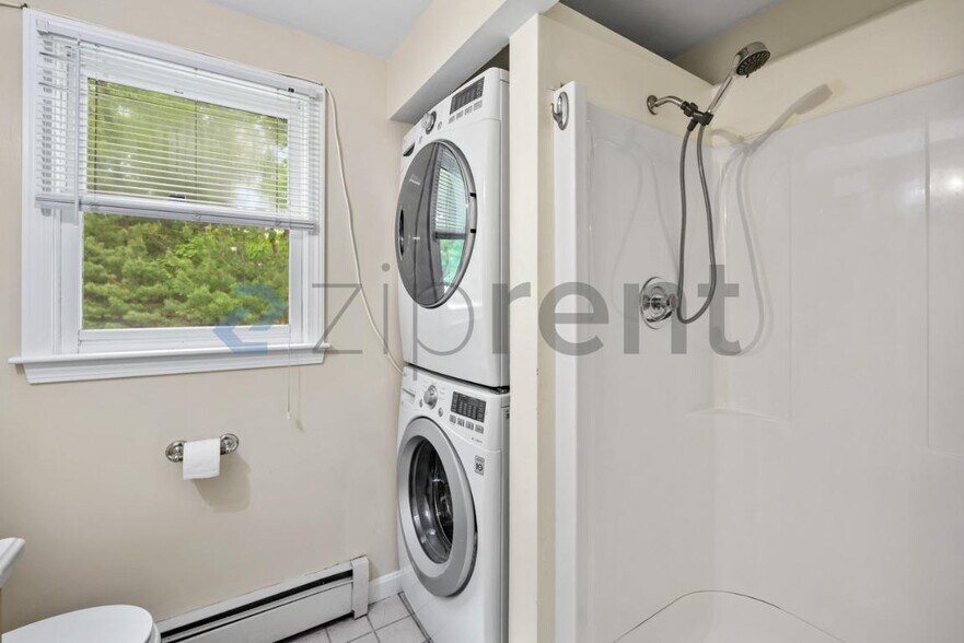 Building Photo - Unit