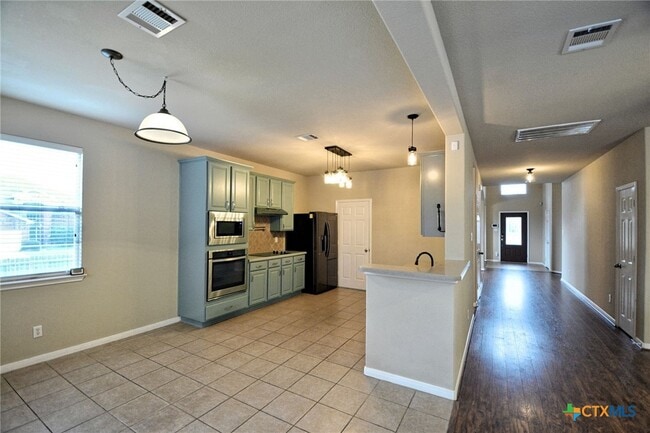 Building Photo - 2065 Dove Crossing Dr