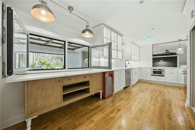 Building Photo - 2220 Spring Mill Cove