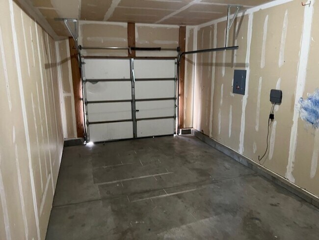 Building Photo - Beautiful Single-Family Home for Rent in Springville!