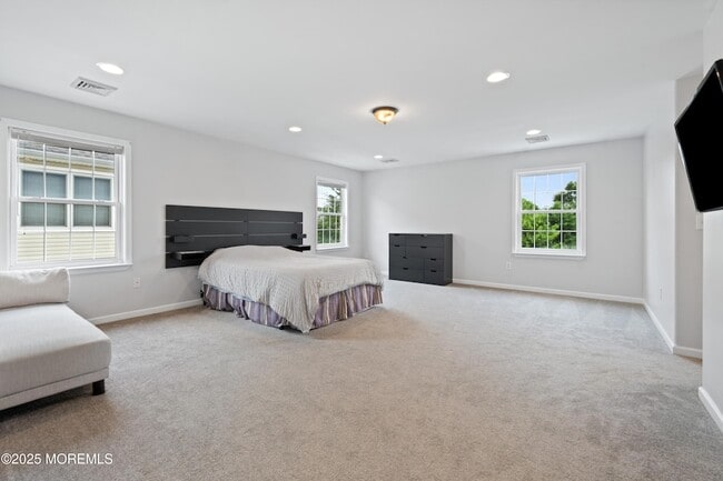 Building Photo - 36 Main St