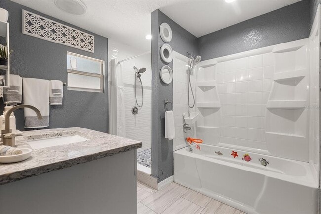 Building Photo - 1735 4th Ave E