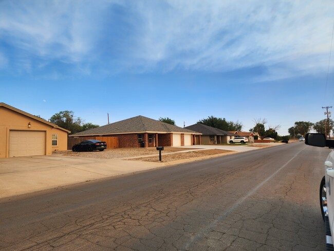 Building Photo - 1009 S Wyoming Ave
