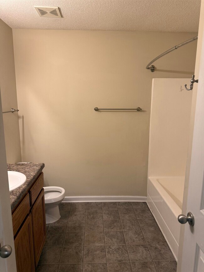 Building Photo - 10389 Redmond Dr