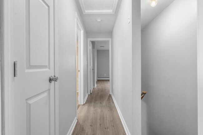 Upstairs hallway - 670 Middletown Ave