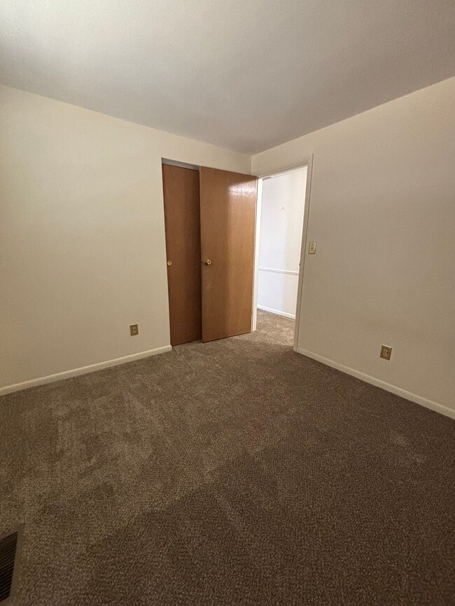 Building Photo - 267 Porter Dr