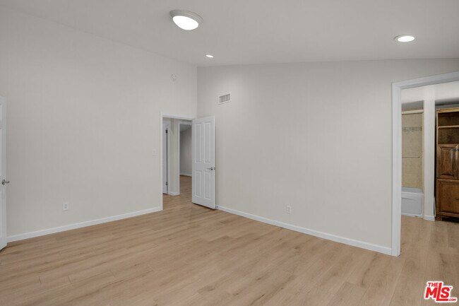 Building Photo - 4730 Cerrillos Dr