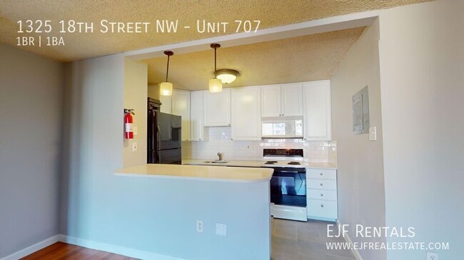 Building Photo - City Living! Stunning One Bedroom W/All En...