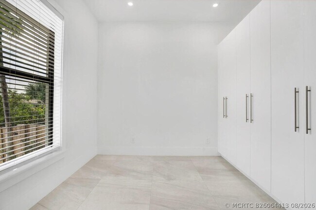 Building Photo - 2517 Oceanview Ave