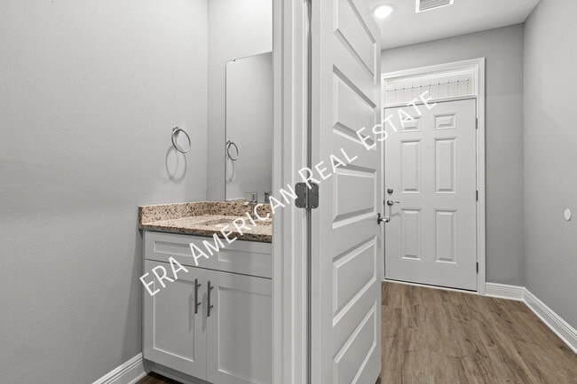 Building Photo - 406 Walters Cir