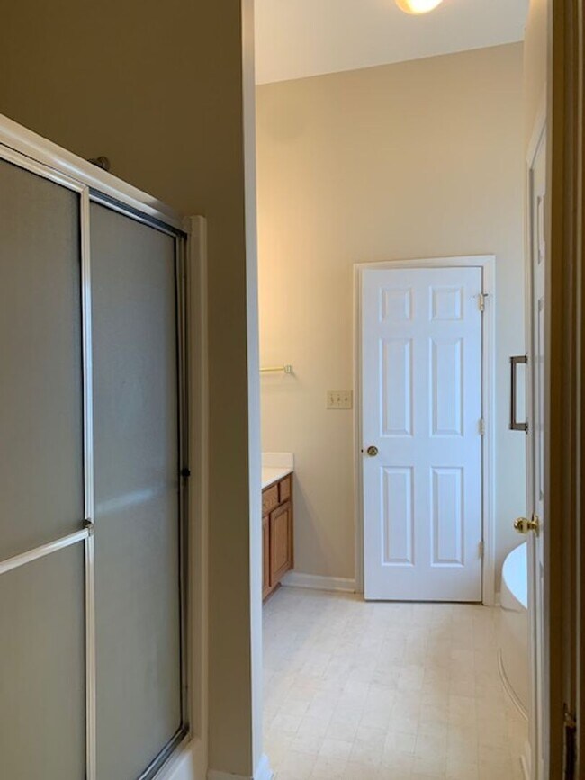 Building Photo - Chilesburg home with full unfinished basement  260409