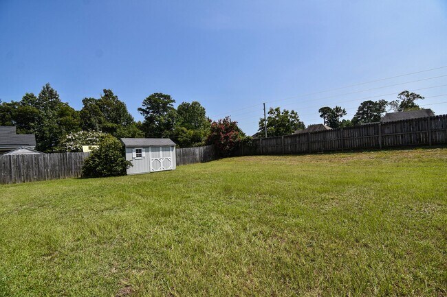 Building Photo - Coming Soon! 3 Bedroom 2 Bathroom- Pets Considered